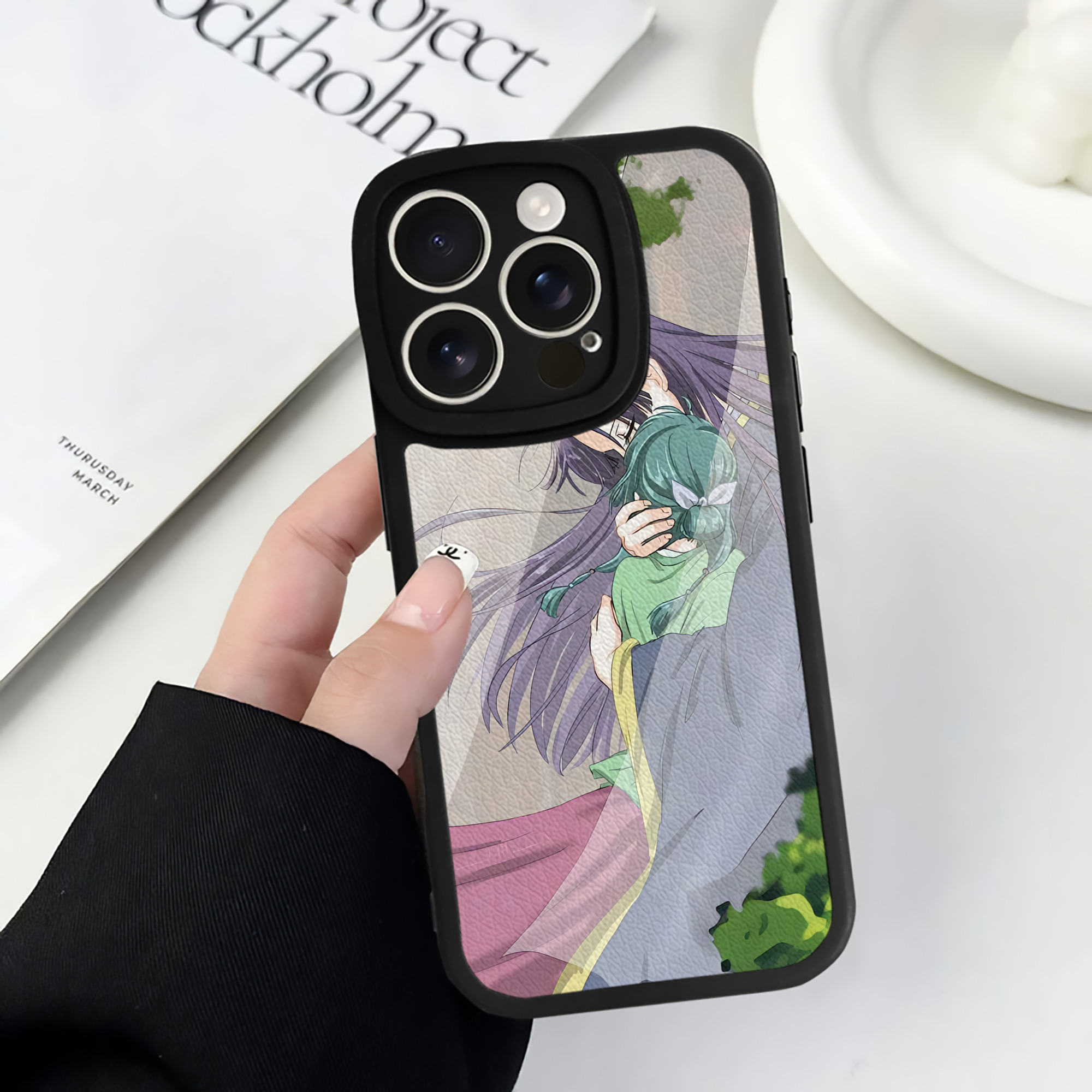 （画像用） 薬屋のひとりごと The Apothecary Diaries 【iPhone 16シリーズ対応】シリコンスマホケース（レザー調） 材質：シリコン